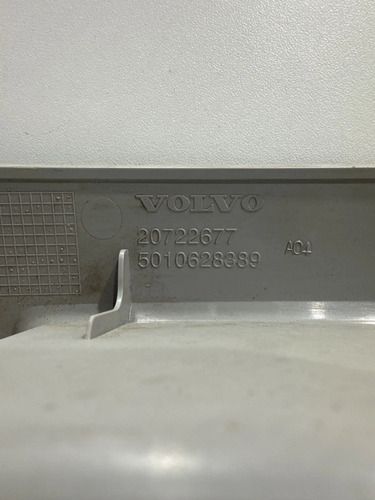 Tampa Porta Objetos Central Painel Volvo Vm 20722677 Usada - foto 5