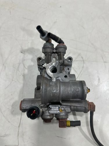Válvula Proteção 4 Circuitos Mercedes Axor K014440 Usada - foto 2
