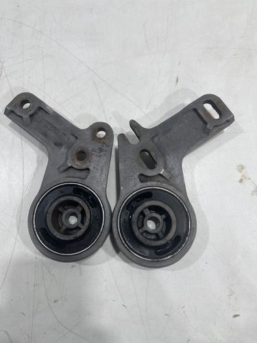 Par Suporte Radiador Scania Pgr 1762623 1762624 Usado Preto - foto 2