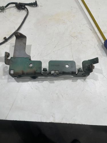 Braquete Suporte Frontal Volvo Vm 360 22574190 Usado - foto 2